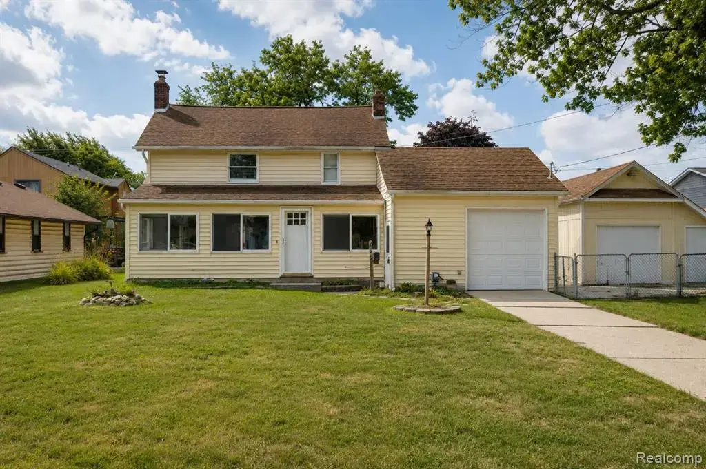 22464 Beach Street, Saint Clair Shores