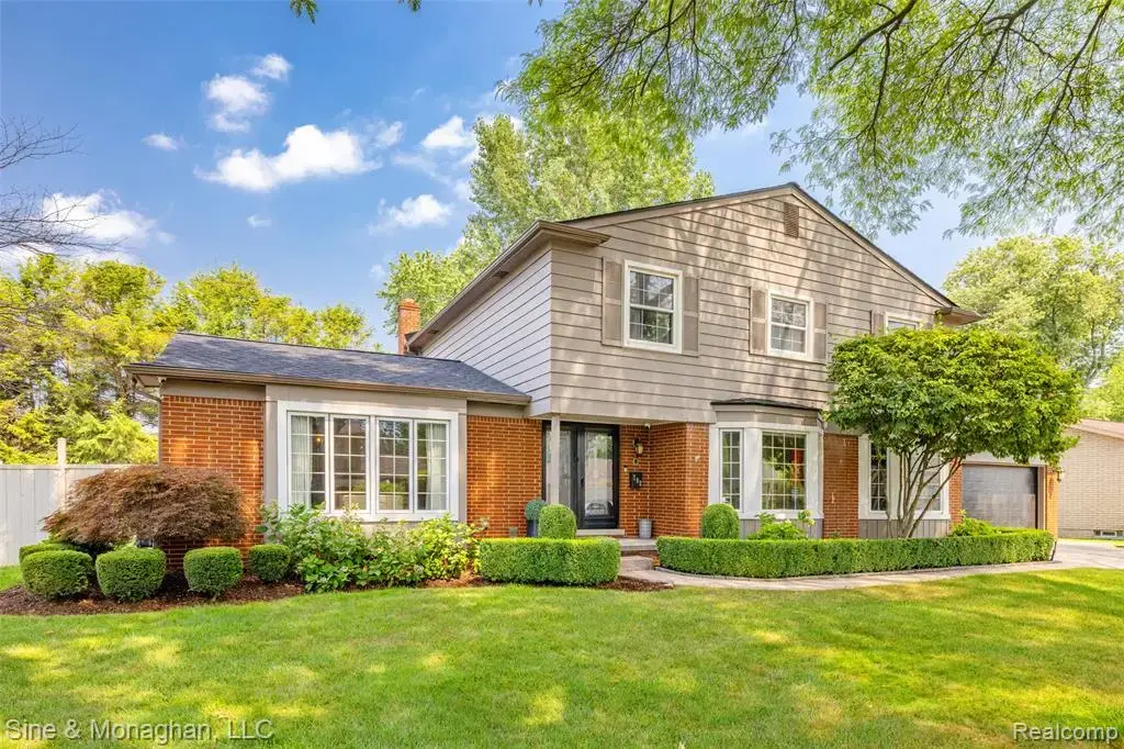 792 S Rosedale Court, Grosse Pointe Woods