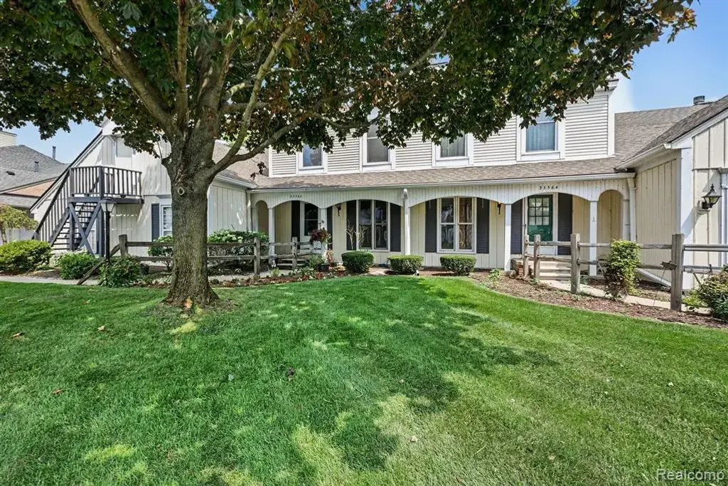 33362 Jefferson Avenue, Saint Clair Shores