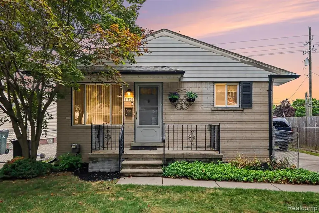 21739 Cedar Street, Saint Clair Shores