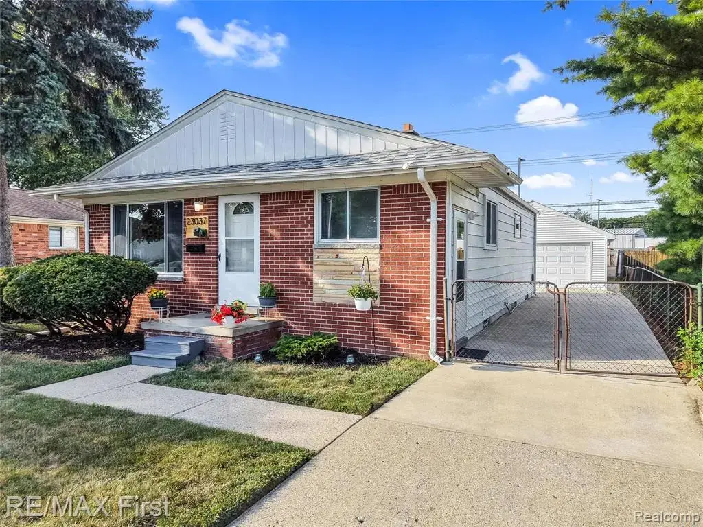 23037 Hoffman Street, Saint Clair Shores