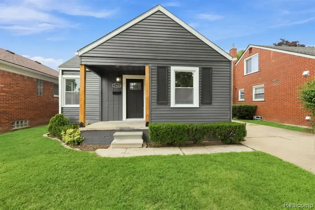 21625 Trombly Street, Saint Clair Shores