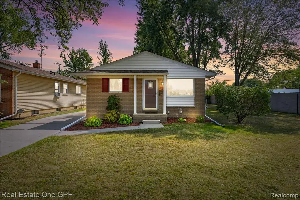 22316 Carolina Street, Saint Clair Shores