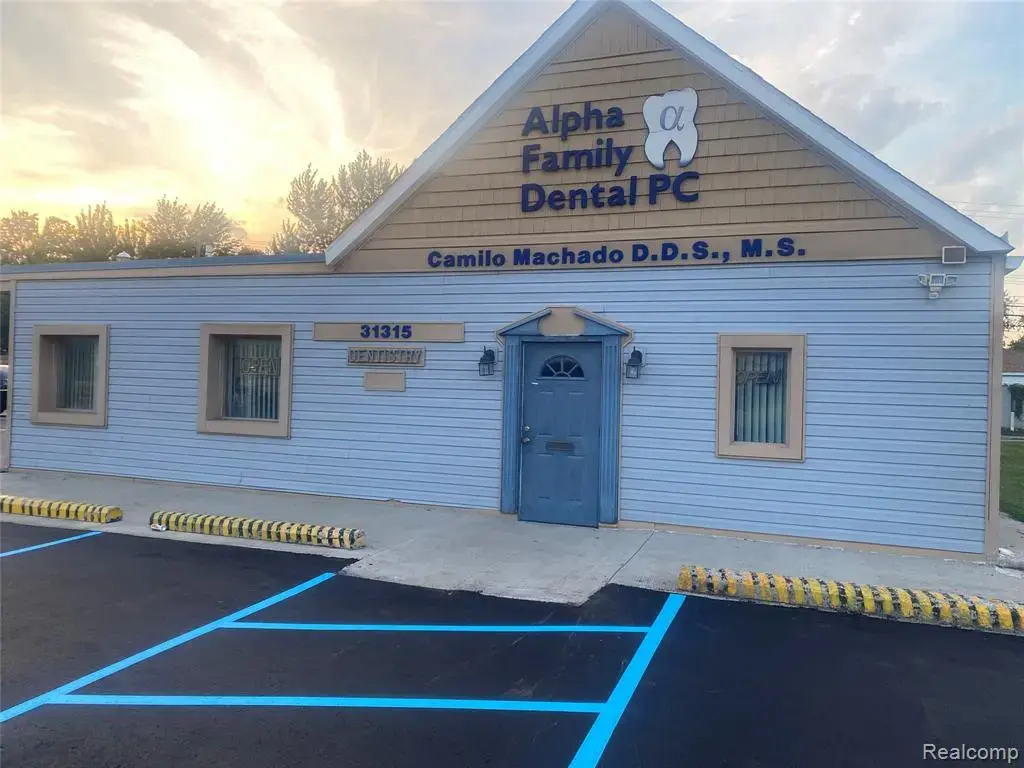 31315 Harper Rd N 13 Mile Rd Avenue, Saint Clair Shores