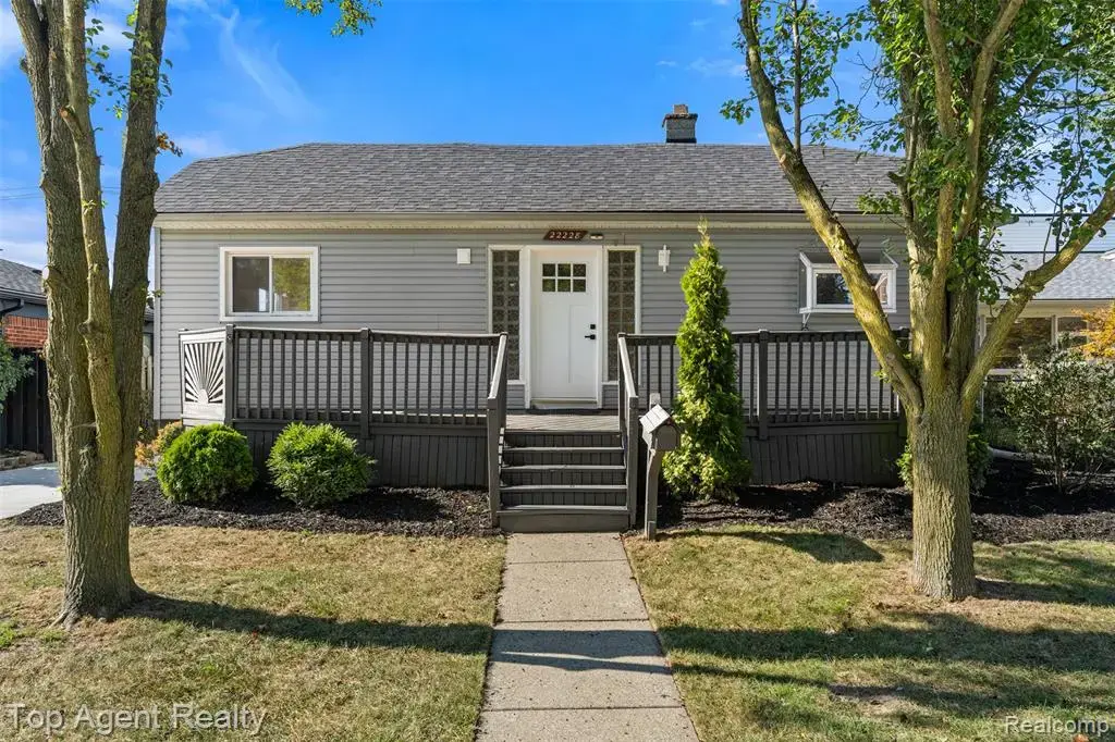 22228 Bon Heur Street, Saint Clair Shores