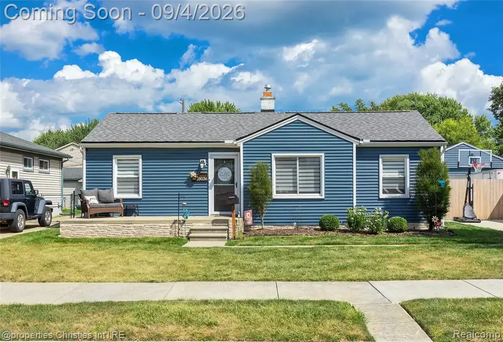 28036 Larchmont Street, Saint Clair Shores