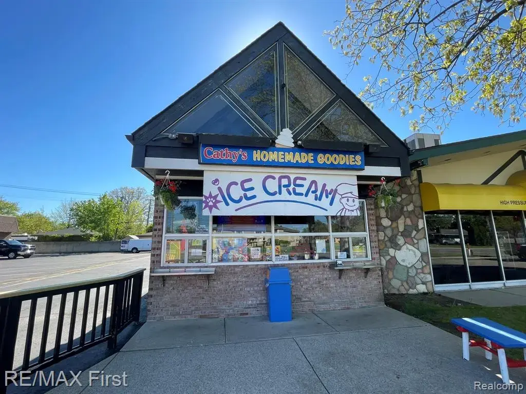 30910 Harper Avenue, Saint Clair Shores