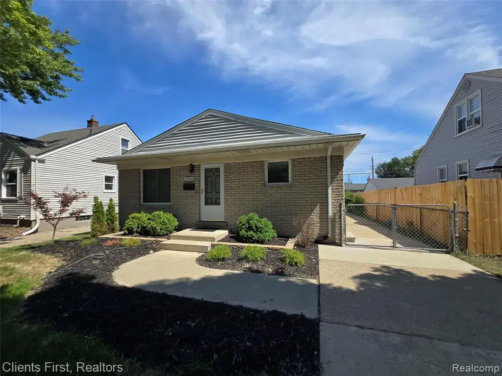 28004 Hughes Street, Saint Clair Shores