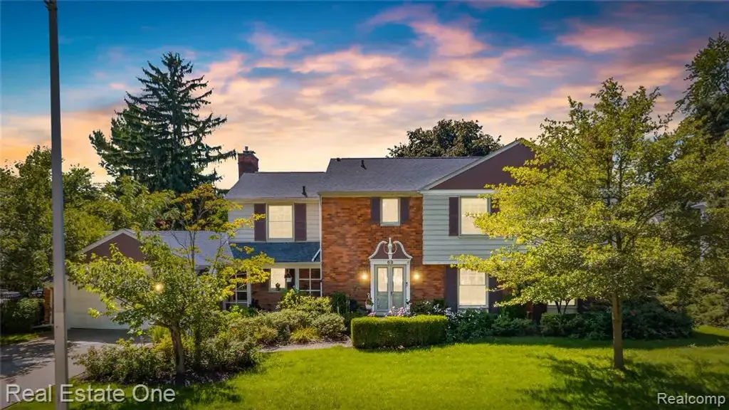 69 Willow Tree Place, Grosse Pointe Shores