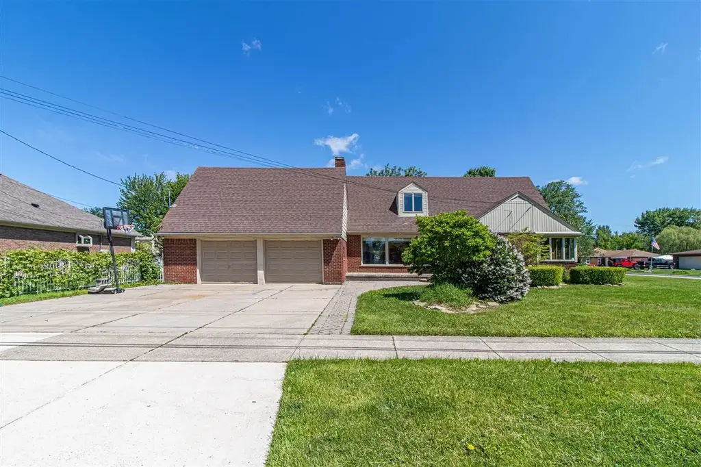 30007 Maison Street, Saint Clair Shores