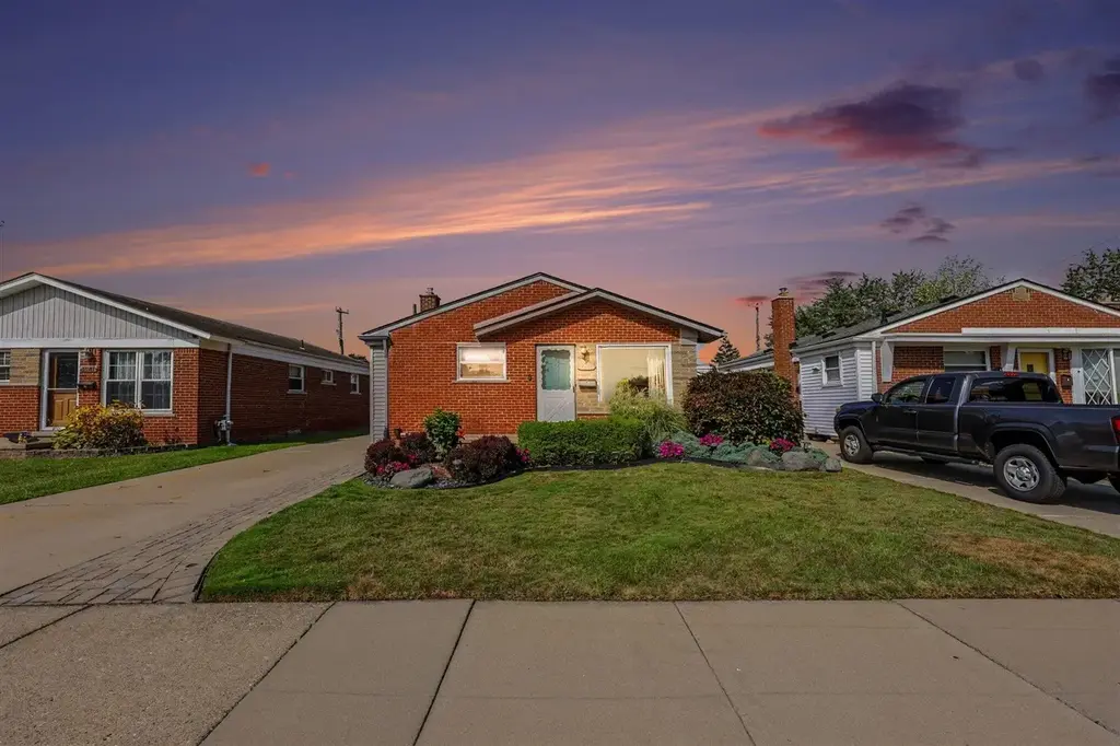 32011 Saint Margaret, Saint Clair Shores