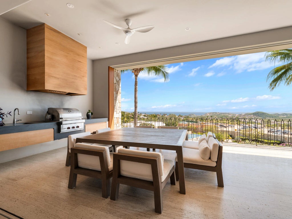 Las Verandas Condo, San Jose Corridor