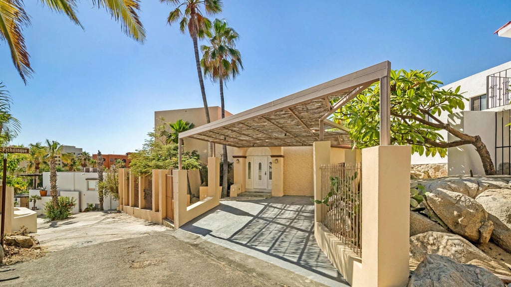 11 Camino De La Playa Casa Granite, Cabo Corridor