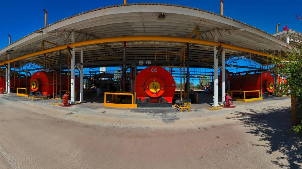 Black Carbon Industrial Plant, La Paz
