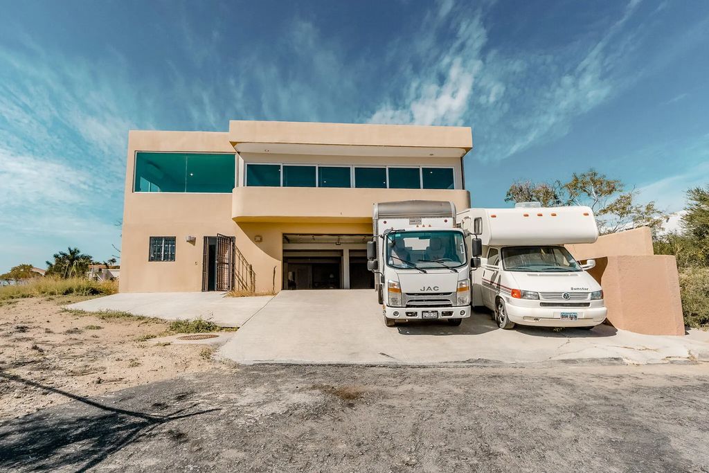 Casa Pelicano, Cabo Corridor