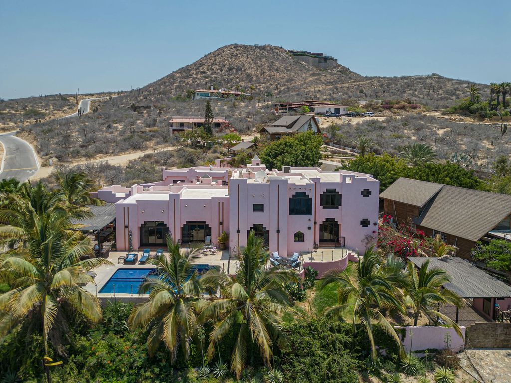 6 Colinas Villa Rosa, Pacific