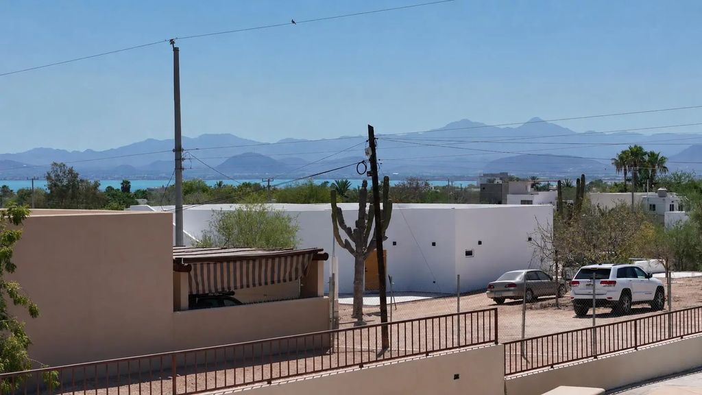 Calle 14 Pool & Shade Lot, La Paz