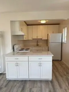 945 Rollins, BURLINGAME