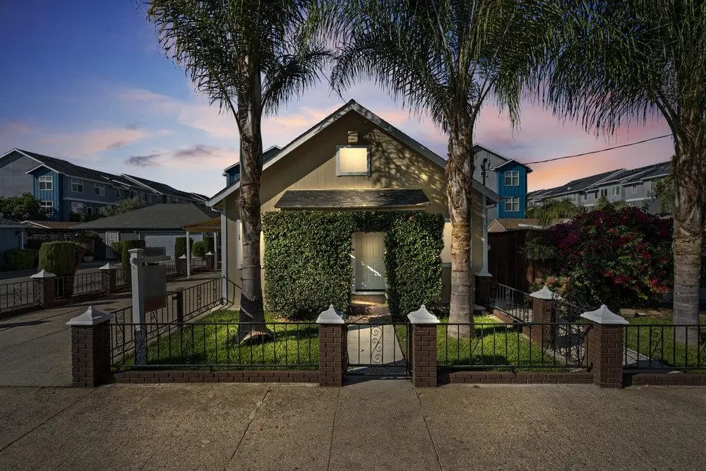 7621 Forest St, GILROY