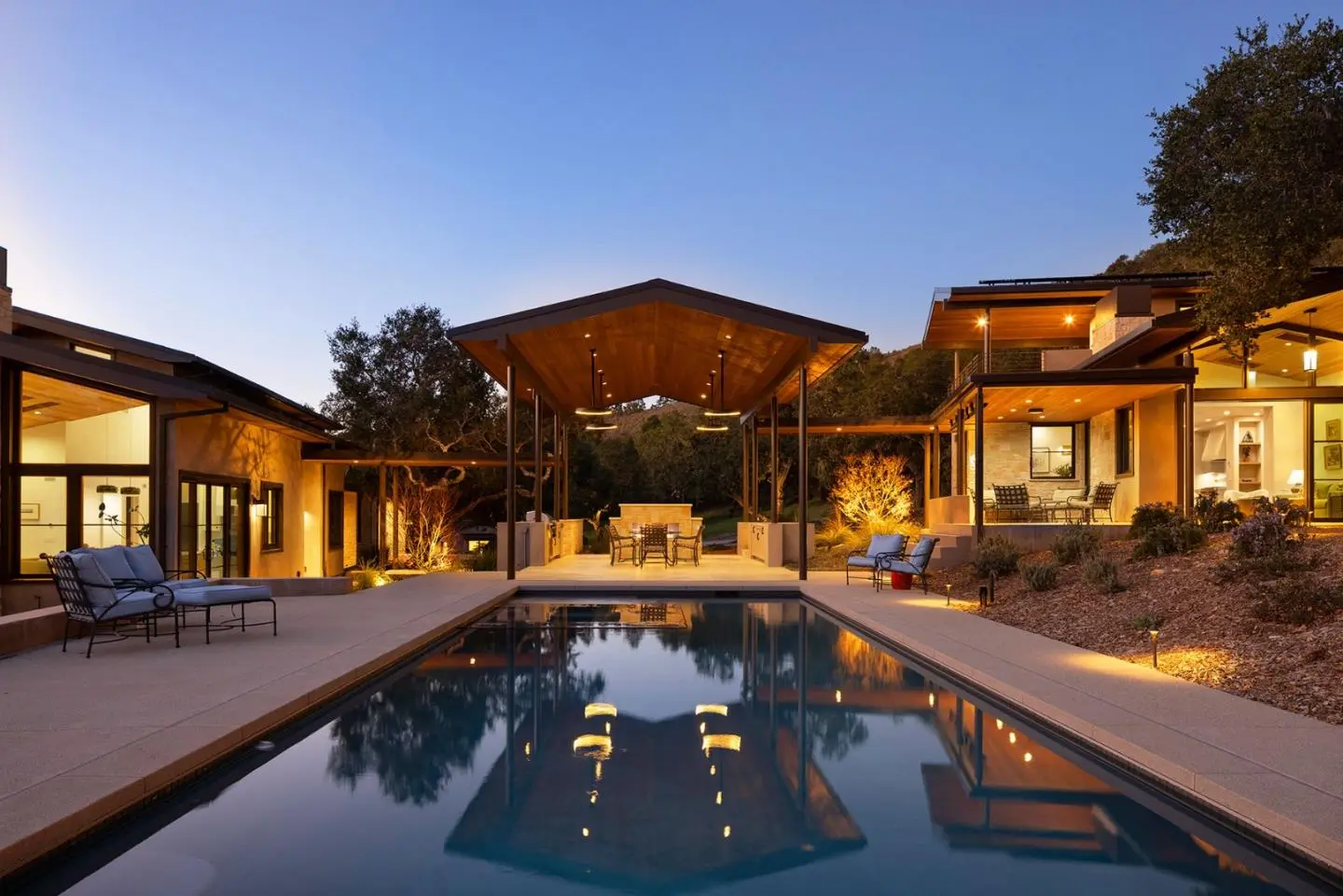 71 Este Canada, CARMEL