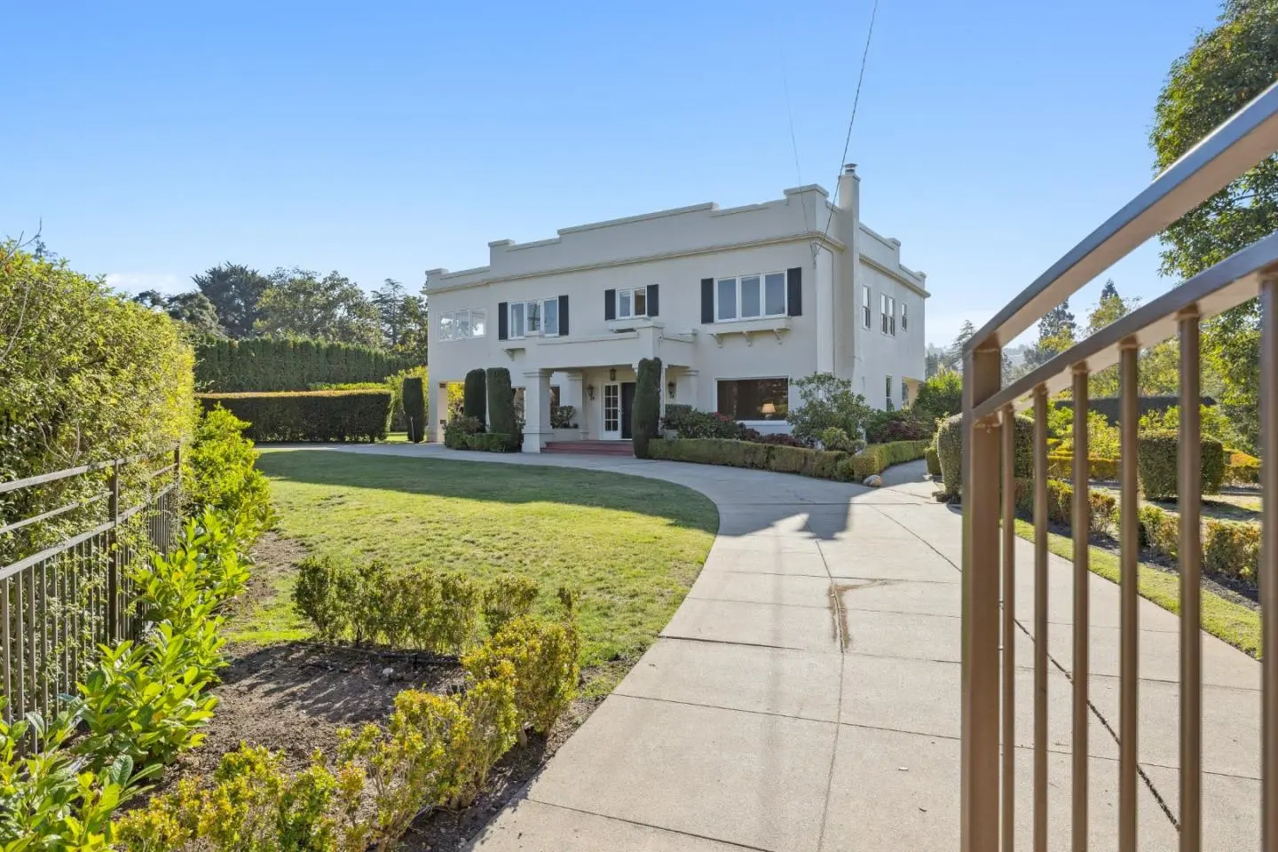 715 Brewer Dr, Hillsborough