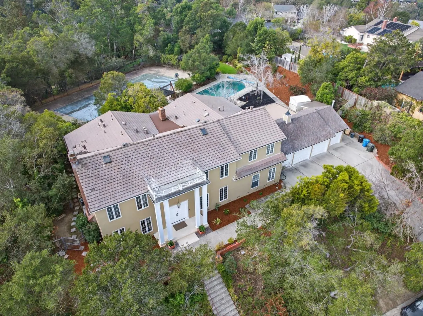 746 Jacaranda Cir, HILLSBOROUGH