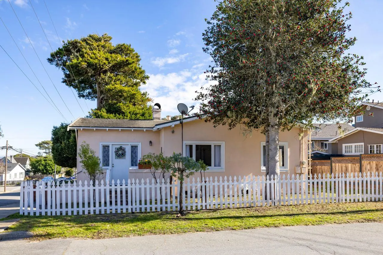 851 Laurel Ave, PACIFIC GROVE