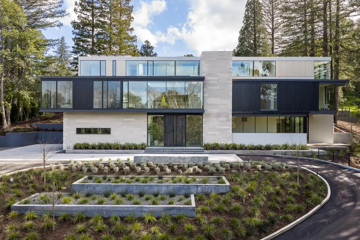 100 New Place Rd, HILLSBOROUGH