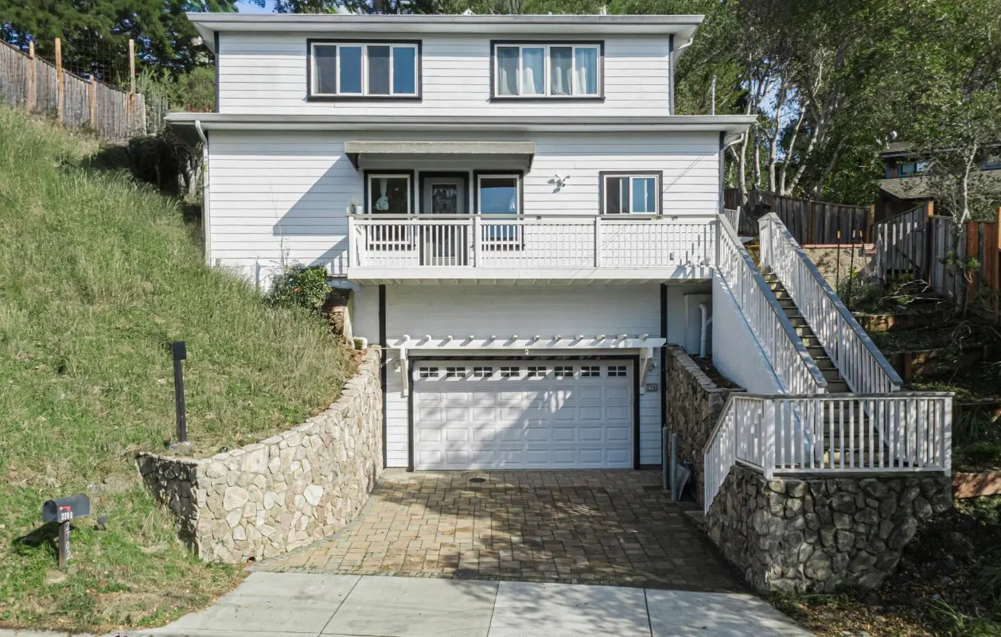 2702 Monte Cresta Dr, BELMONT