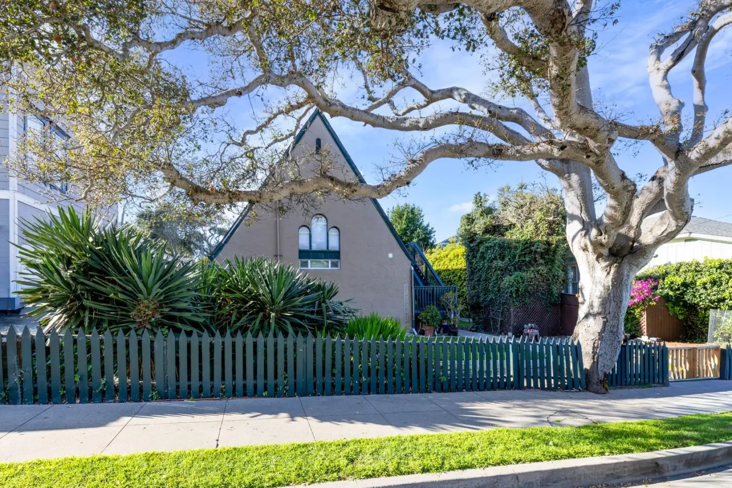 160 Monterey Ave, PACIFIC GROVE