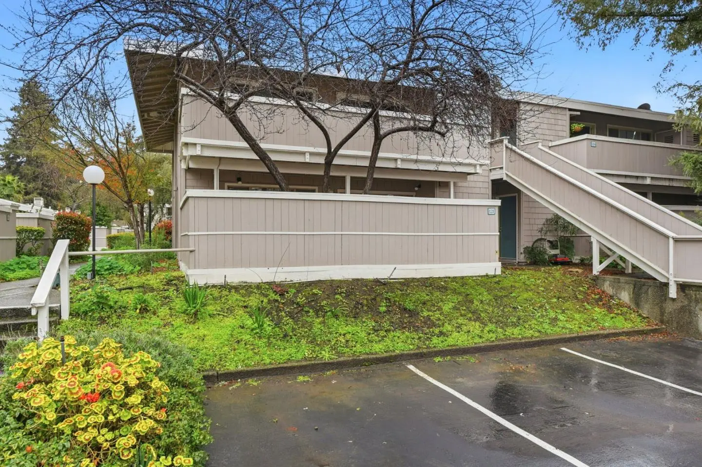500 W Middlefield Rd 121, Mountain View