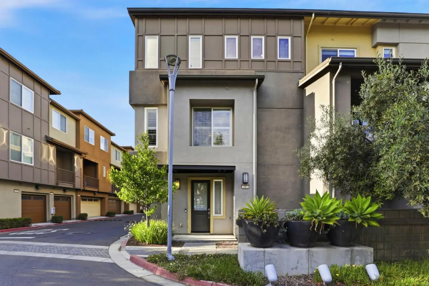 287 Odyssey Ln, MILPITAS