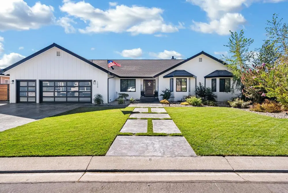 1220 S Ridgemark Dr, Hollister