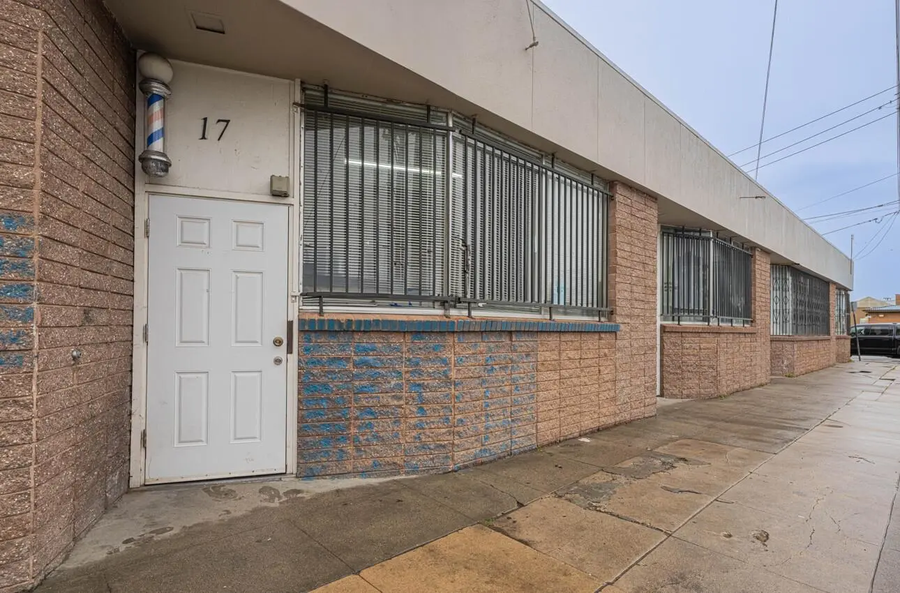 17-23 E Lake St, SALINAS