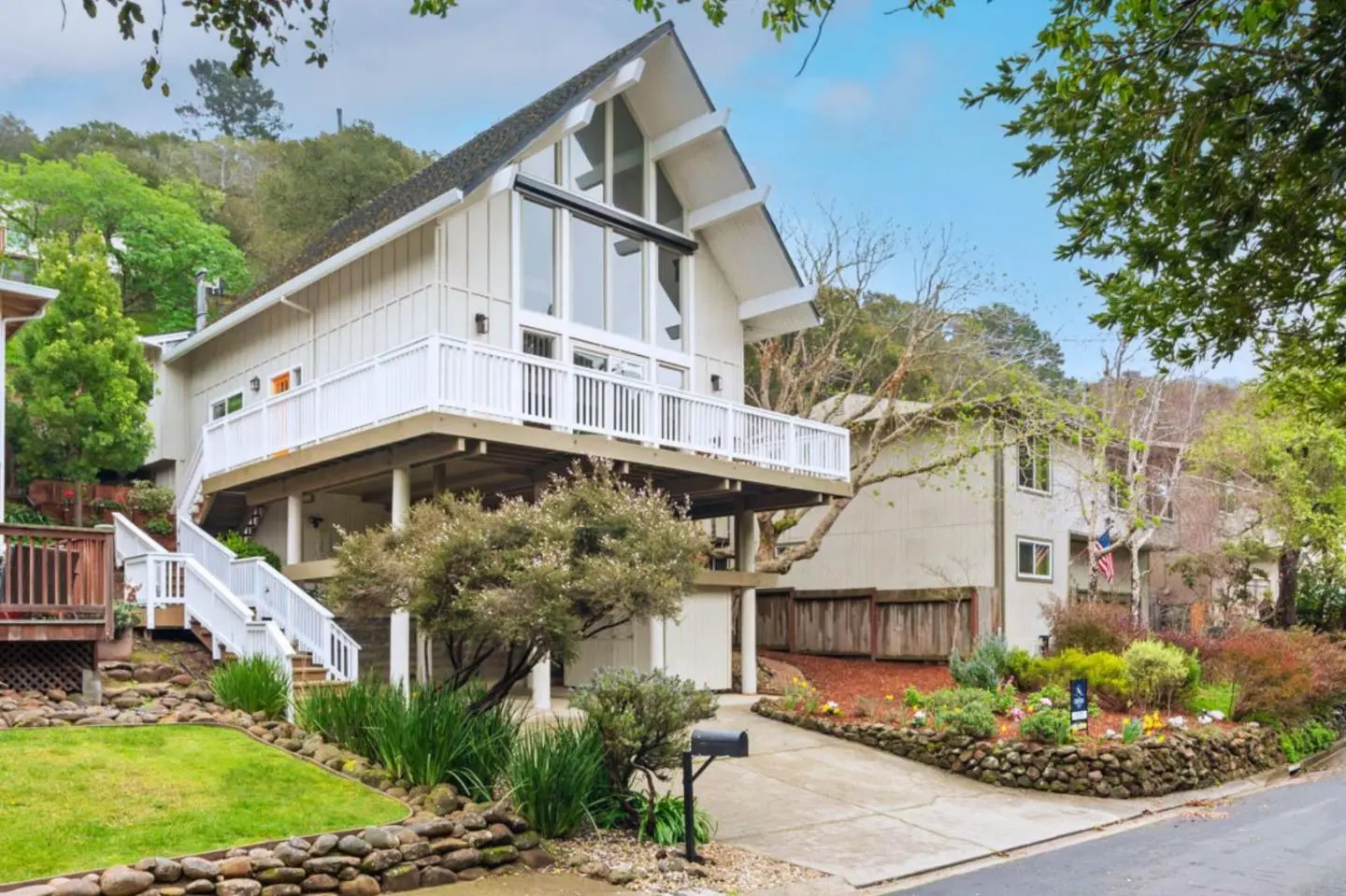 3224 E Laurel Creek Rd, Belmont