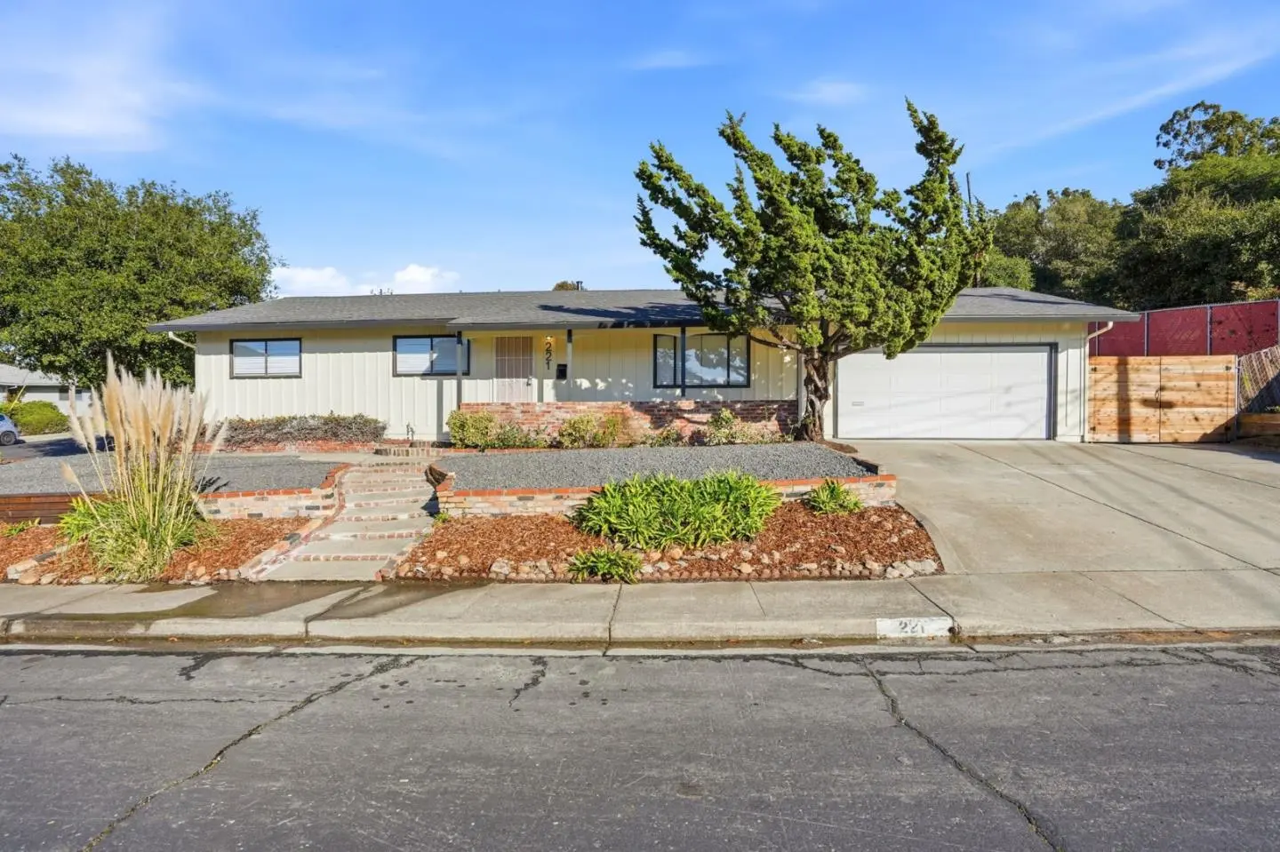 221 Pinon Ave, PINOLE