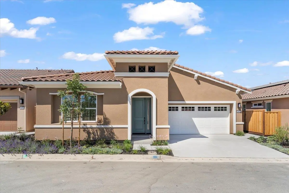 2112 Red Oak Dr, HOLLISTER