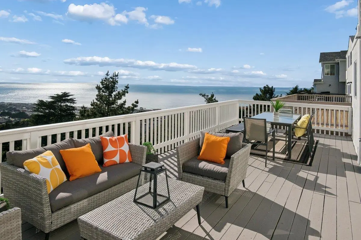 170 Beachview Ave, Pacifica