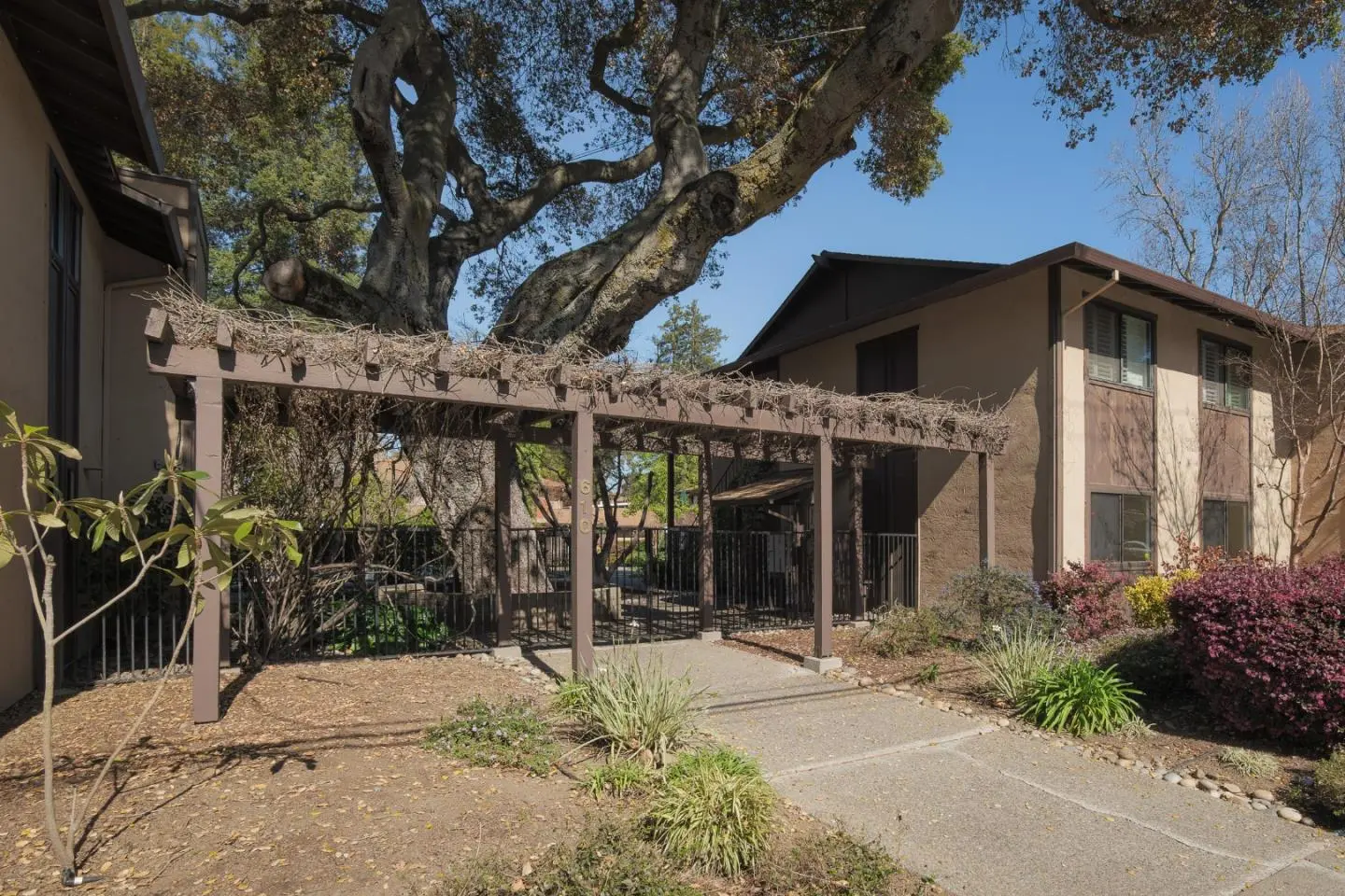 610 Gilbert Ave 25, MENLO PARK