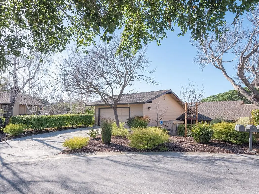 11 Susan Gale Ct, Menlo Park