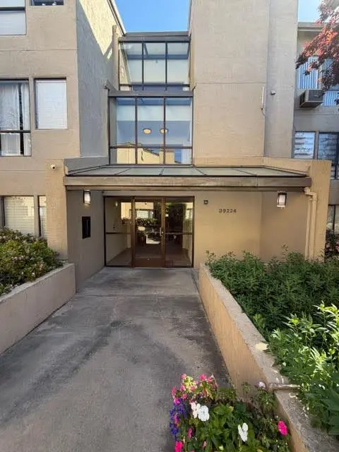 39224 Guardino Dr 204, FREMONT