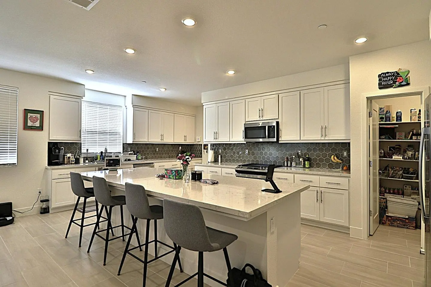 9960 Seawind Way, NEWARK