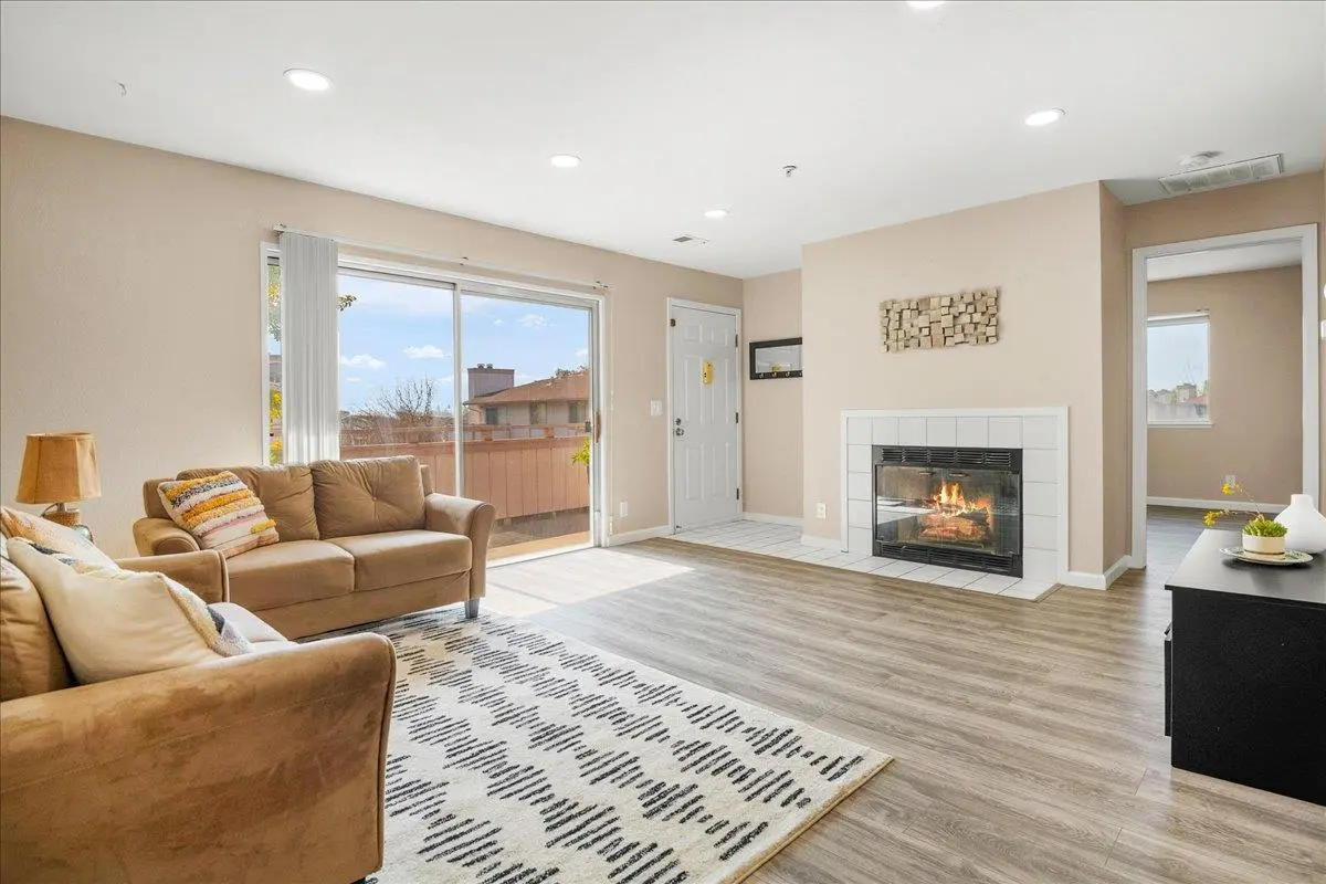 25164 Copa Del Oro Dr 203, HAYWARD