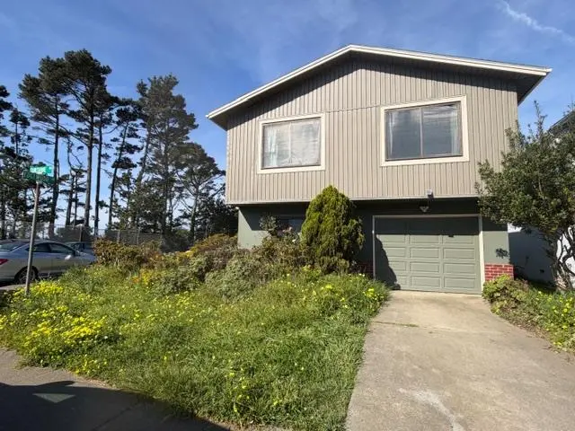 295 Edgewood Dr, PACIFICA