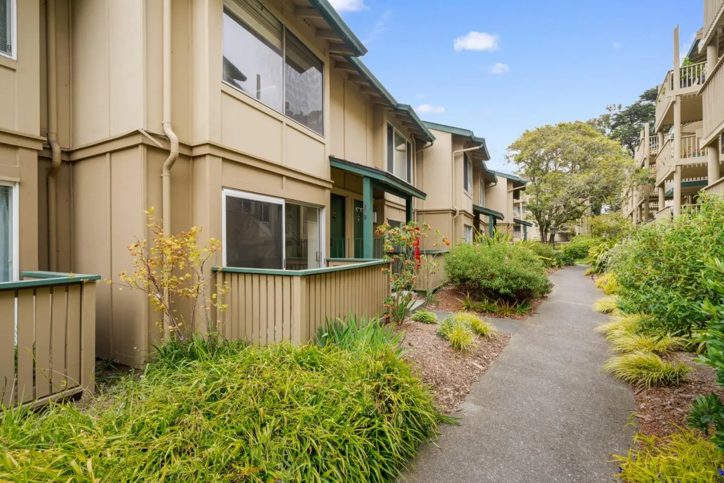 385 Mandarin Dr 11, Daly City