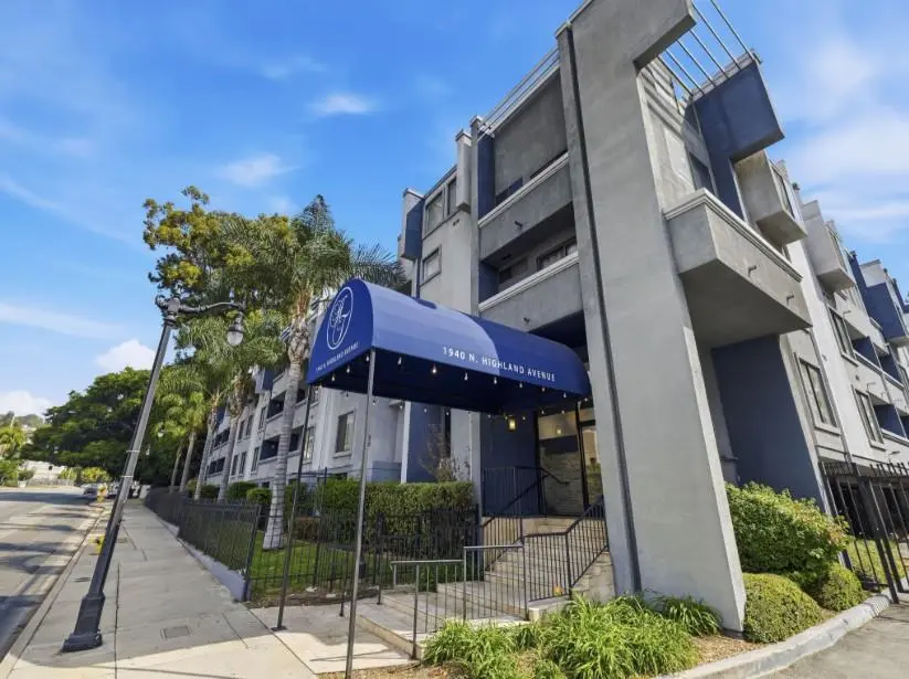 1940 Highland Oaks Dr 28, ARCADIA