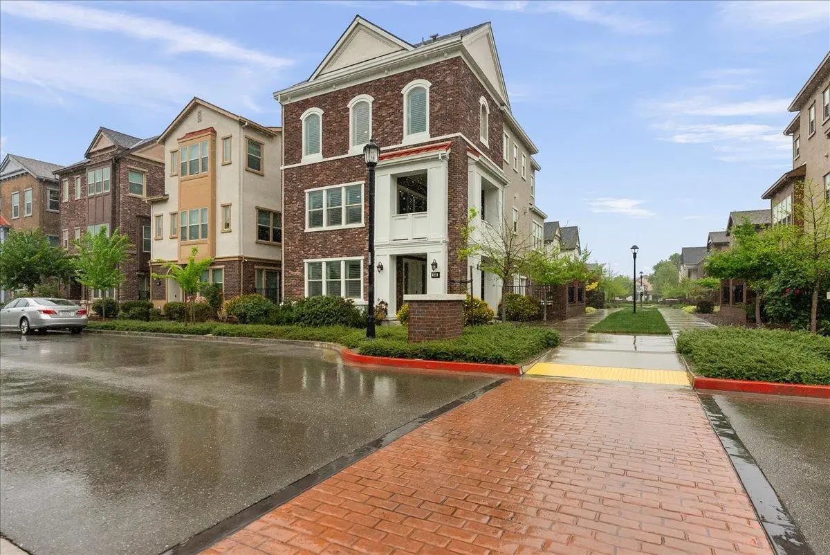 1448 Freeman Ln, PLEASANTON