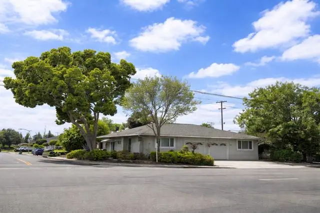 1090 White Dr, SANTA CLARA