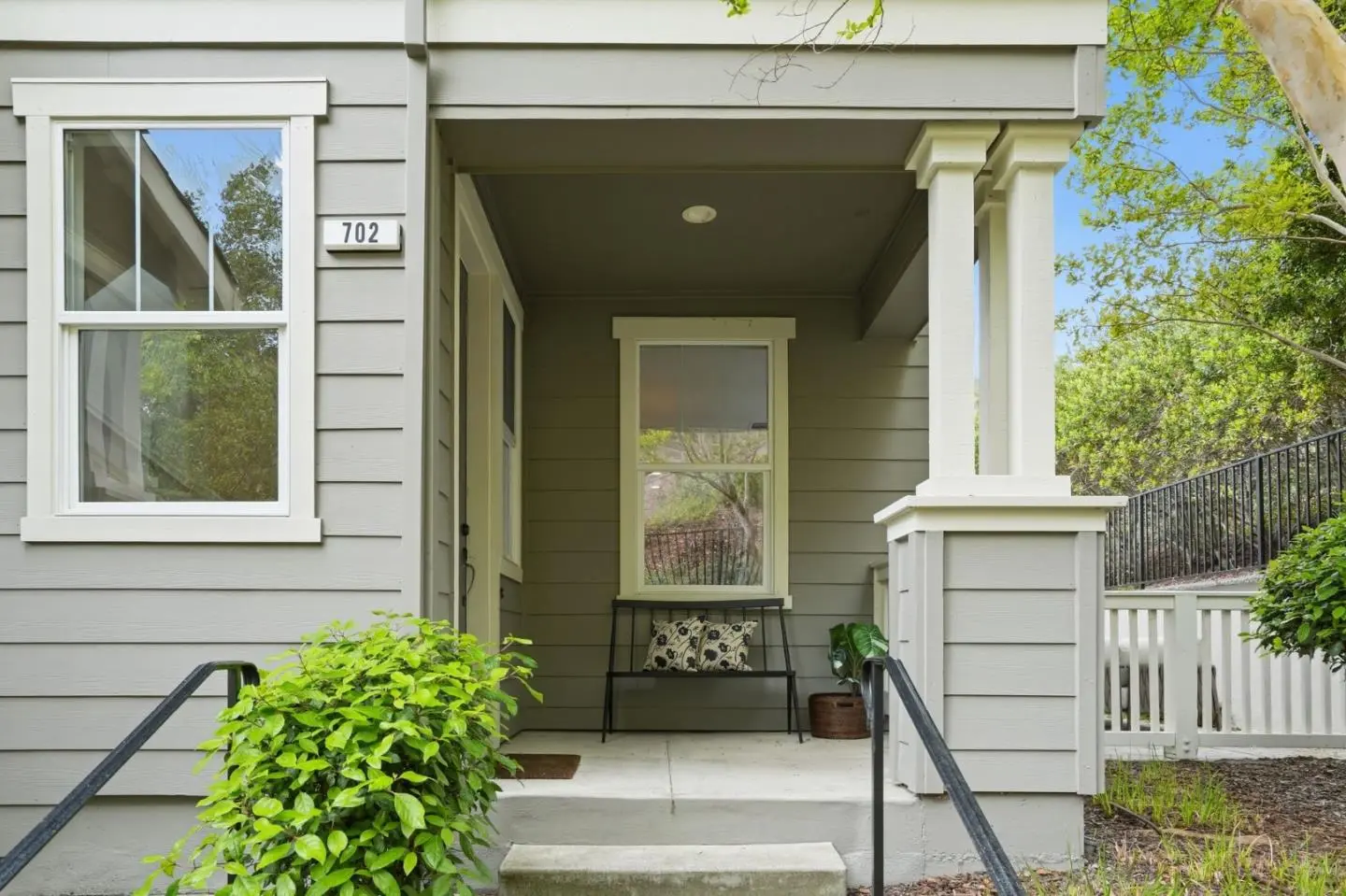 700 Live Oak Way 702, BELMONT