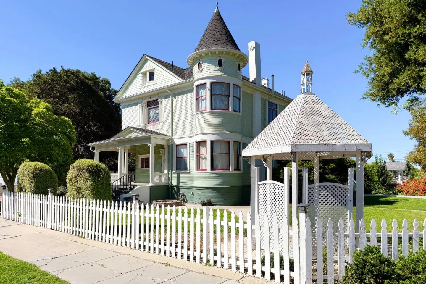 712 West St, HOLLISTER